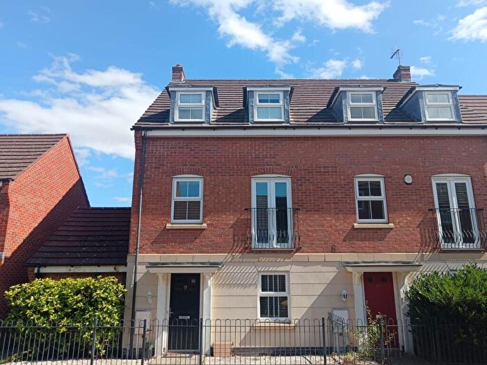 4 Bedroom Semi-Detached House For Sale In Griffiths Way, Hucknall, Nottingham, NG15