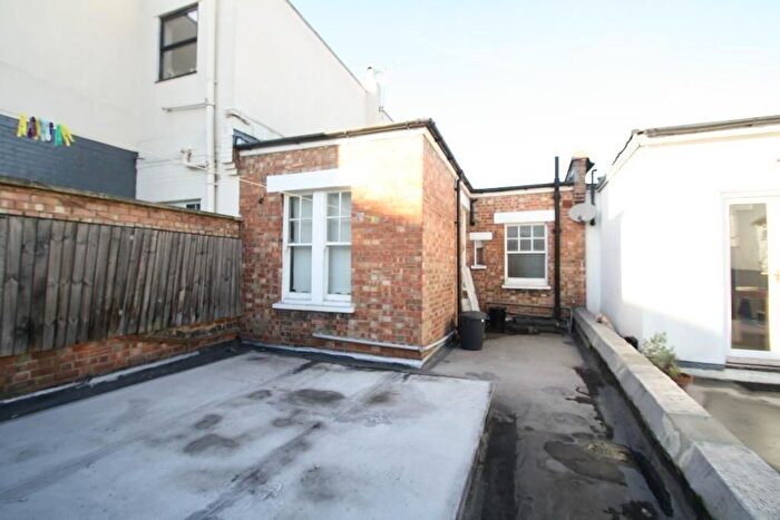 2 Bedroom Flat To Rent In Upper Tooting Road, London, SW17