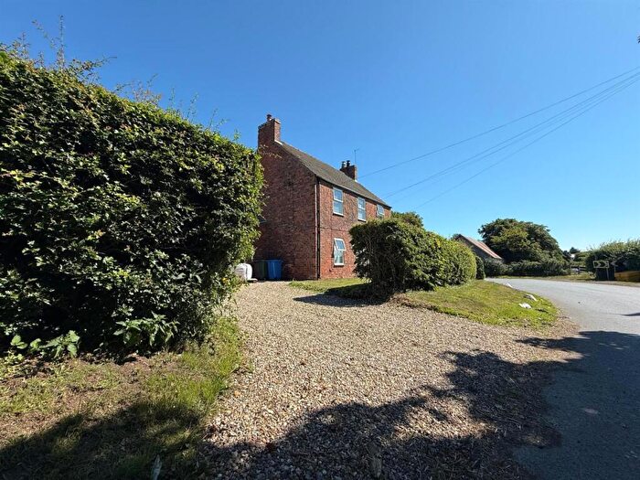 3 Bedroom Semi-Detached House To Rent In Coniston Lane, Thirtleby, Hull, HU11