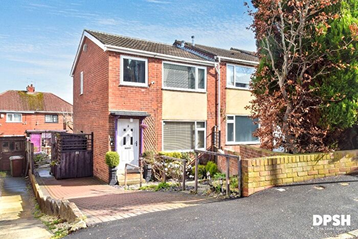 3 Bedroom End Terrace House For Sale In Moorfield, Gildersome, Leeds, LS27