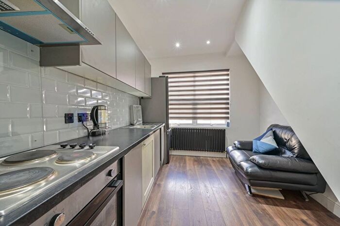 2 Bedroom Flat To Rent In Wandsworth High Street, Wandsworth, London, SW18