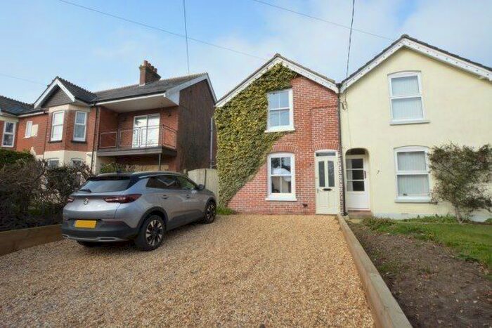 3 Bedroom Property To Rent In Hare Lane, New Milton BH25