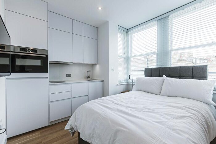 Studio To Rent In Rockhall Road, NW2