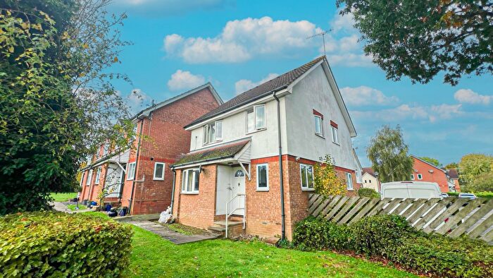 2 Bedroom End Of Terrace House To Rent In Eagle Close, Waltham Abbey, EN9