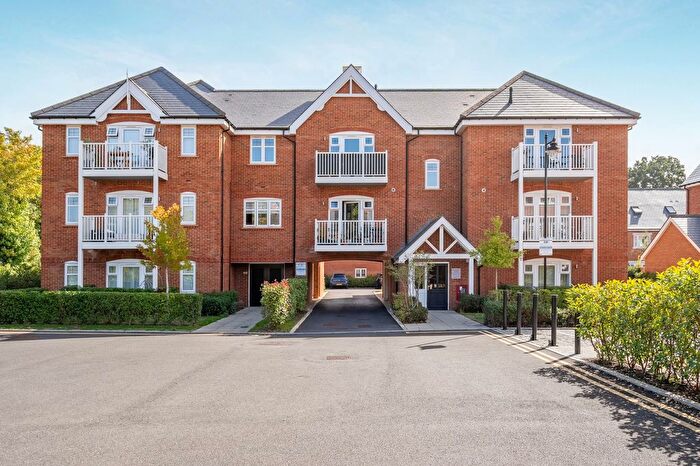 2 Bedroom Flat For Sale In Hawthorne Place, Sunninghill, SL5