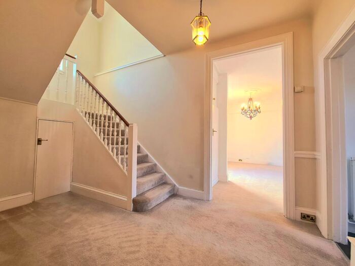 2 Bedroom Flat To Rent In Park Hill Road, Shortlands, BR2