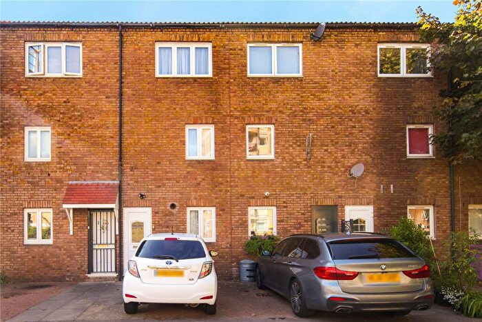 4 Bedroom Terraced House For Sale In Chambord Street, London, E2