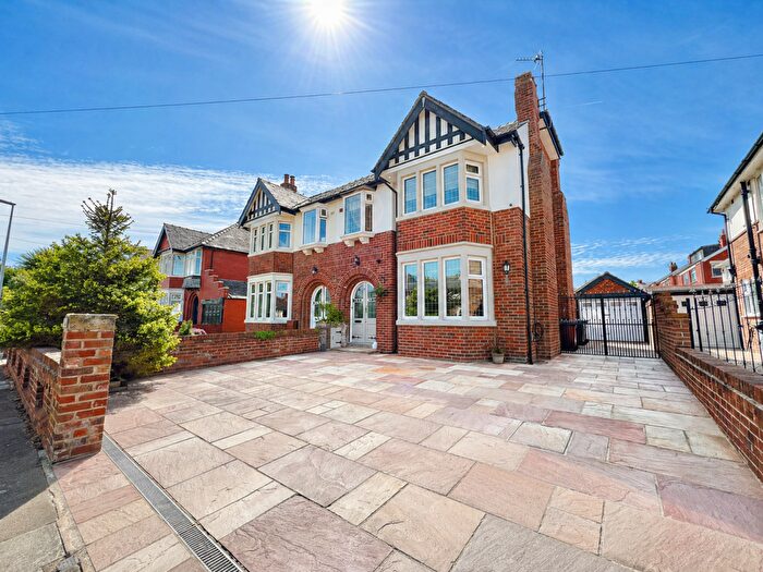 4 Bedroom Semi-Detached House For Sale In Kingscote Drive, Blackpool, FY3