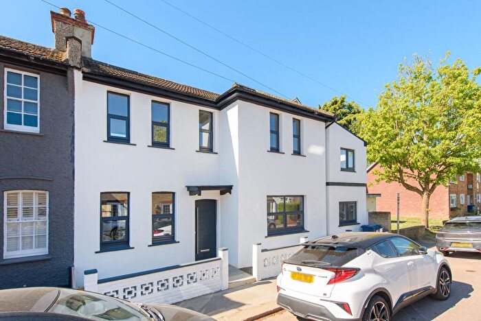 3 Bedroom Semi-Detached House For Sale In Green Road, Whetstone, London, N20