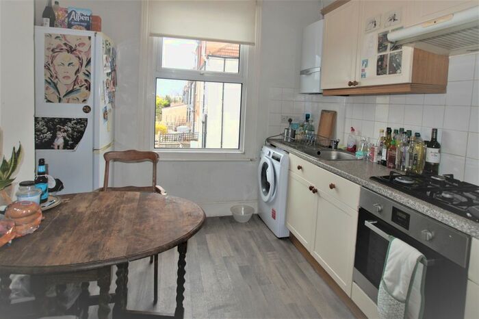 3 Bedroom Flat To Rent In Franciscan Road, London, SW17