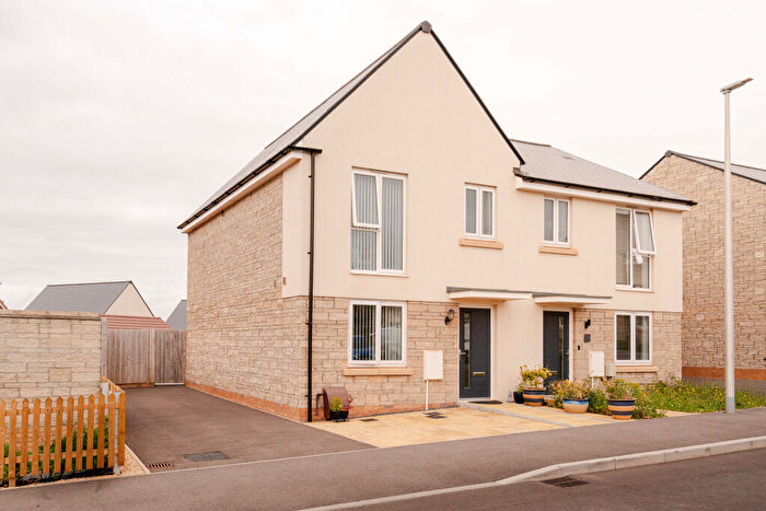 3 Bedroom Semi Detached House For Sale In Tanner Road, Banwell, Somerset, BS29