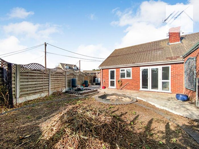 2 Bedroom Bungalow For Sale In Clinton Road, Canvey Island, SS8