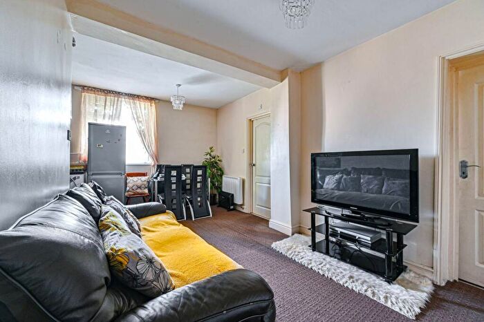 2 Bedroom Flat To Rent In Weston Road, Bromley, Bromley, BR1