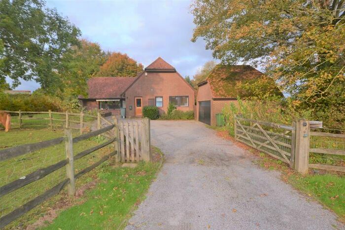 4 Bedroom Detached Bungalow To Rent In Stowting Common, Ashford, TN25