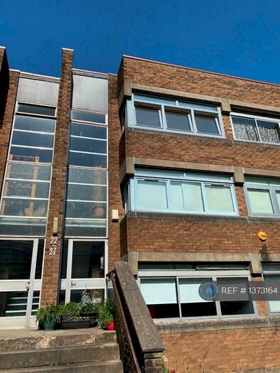 2 Bedroom Flat To Rent In Huntly Court, Glasgow, G41