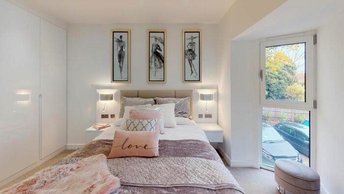 2 Bedroom Flat To Rent In New Road, Rainham, RM13