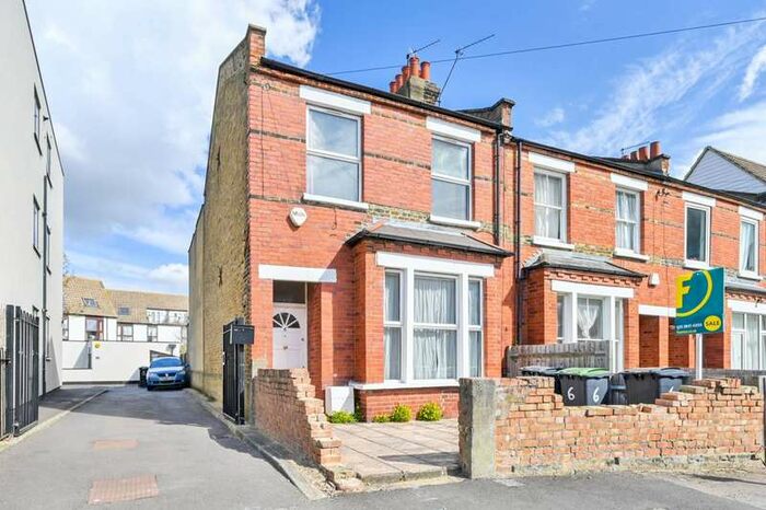 4 Bedroom House To Rent In Wlliams Grove, Wood Green, N22