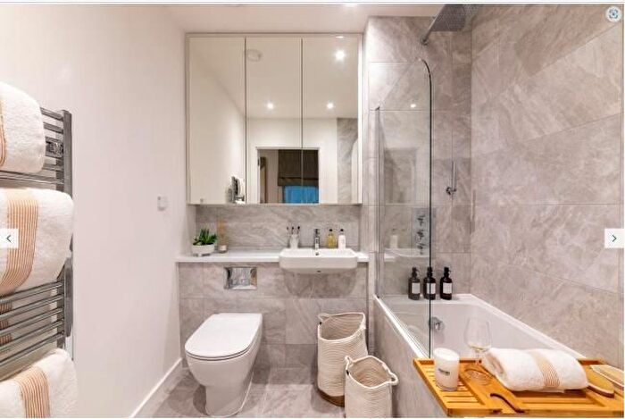 Studio To Rent In Resona House, Camden, London, NW1