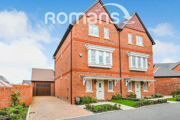 4 Bedroom Semi-Detached House To Rent In Wells Close, RG42
