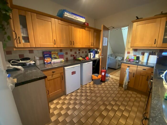 5 Bedroom Property To Rent In Lisvane Street, Cathays, Cardiff CF24