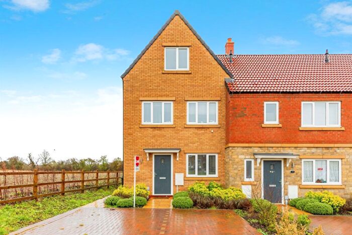 3 Bedroom End Of Terrace House For Sale In Northdale Common, Raunds, Wellingborough, NN9