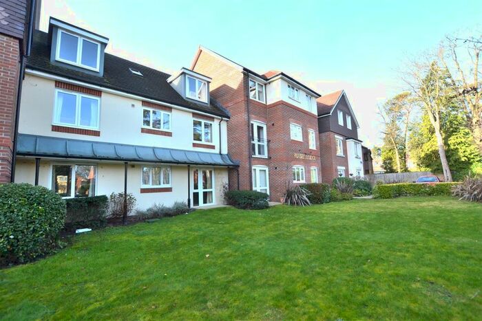 1 Bedroom Flat For Sale In Russell Lodge, Branksomewood Road, Fleet, GU51