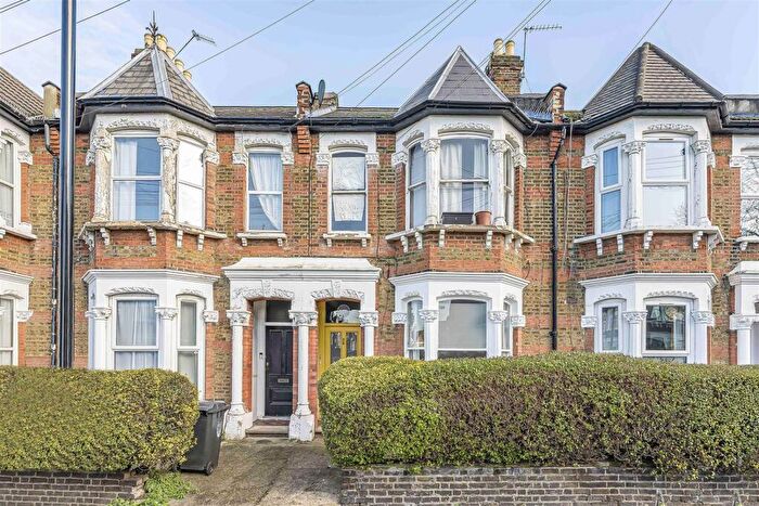2 Bedroom Flat To Rent In Cleveland Park Avenue, Walthamstow, London, E17