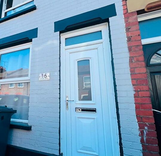 3 Bedroom Flat To Rent In Wimborne Road, Luton, LU1