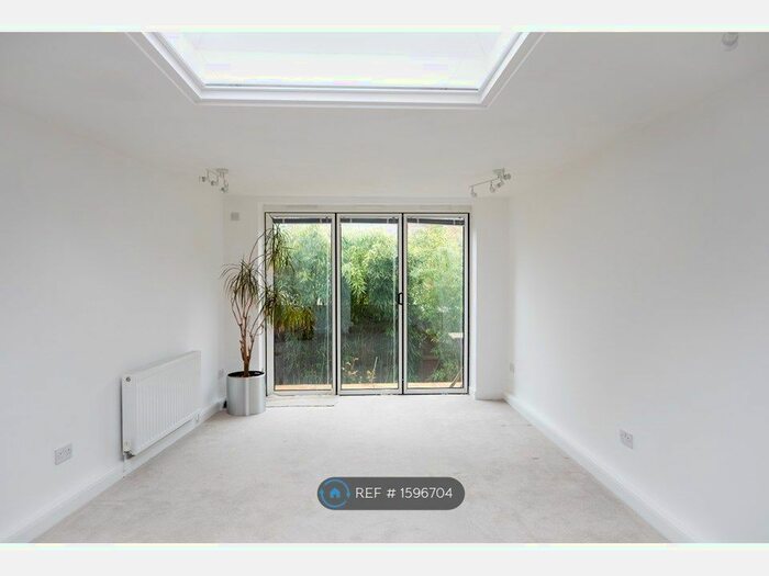 2 Bedroom Flat To Rent In Muswell Hill Road, London, N6