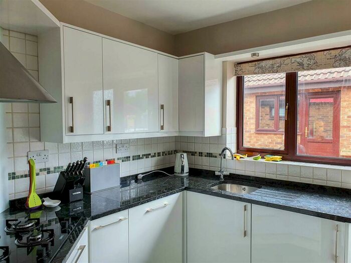 2 Bedroom Detached Bungalow To Rent In East View, West Bridgford, Nottingham, NG2
