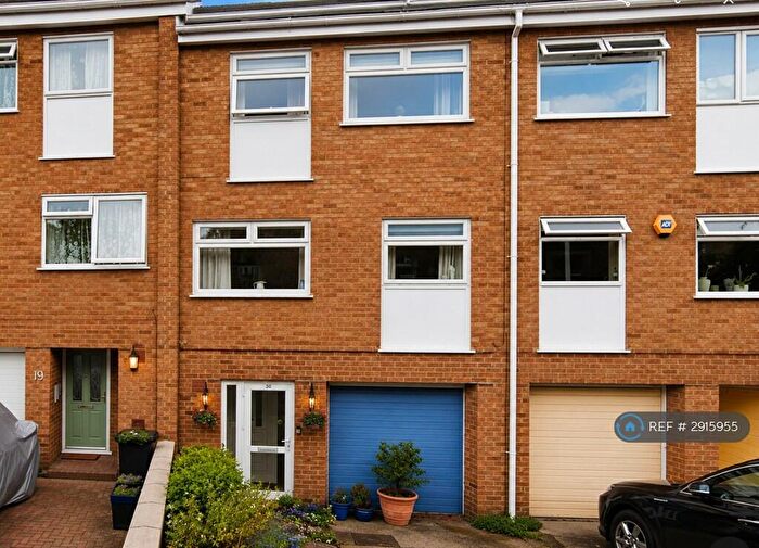 4 Bedroom Terraced House To Rent In Frating Crescent, Woodford Green, IG8