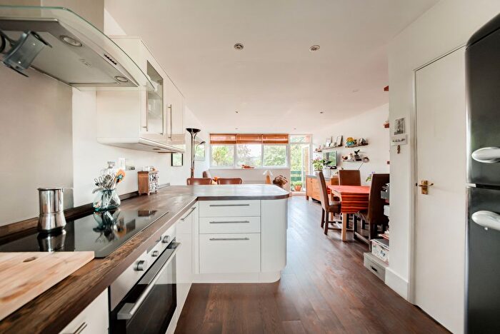 2 Bedroom Flat For Sale In Avonhurst, Dark Lane, Tiddington, Stratford-Upon-Avon, CV37