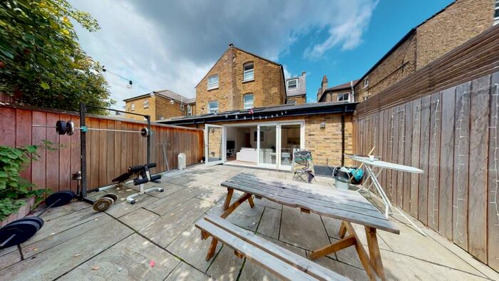 3 Bedroom Flat To Rent In Byrne Road, London, SW12