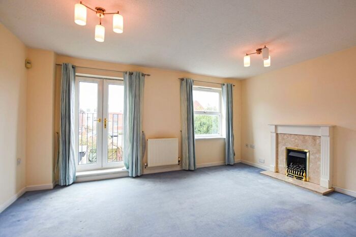 3 Bedroom Town House For Sale In South Knighton Road, South Knighton, Leicester, LE2