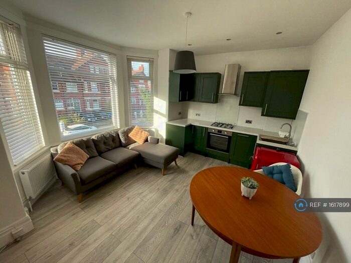 2 Bedroom Flat To Rent In Athol Road, Manchester, M16