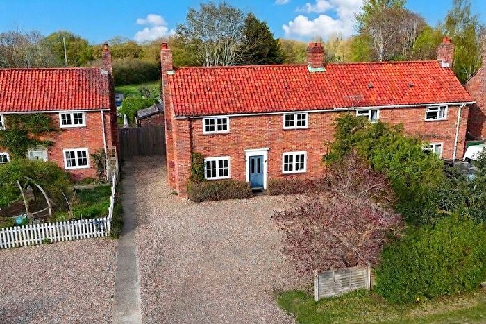 5 Bedroom Semi-detached House For Sale In School Road, Fritton, Norwich, NR15