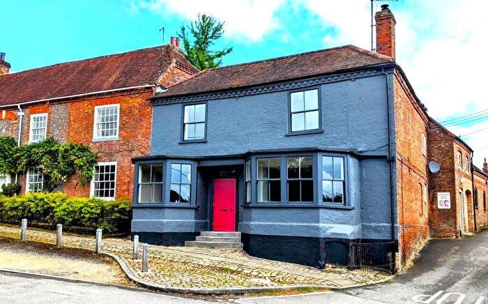 4 Bedroom Link Detached House For Sale In High Street, Great Bedwyn, Marlborough, SN8