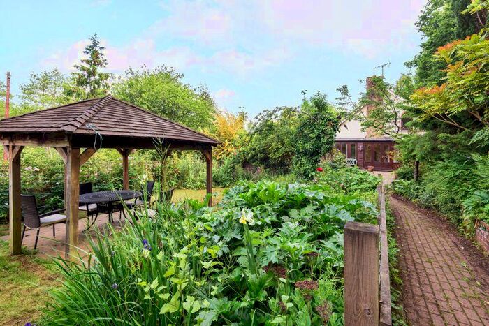 3 Bedroom Detached House To Rent In Portsmouth Road, Godalming, GU7