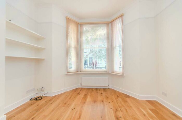 2 Bedroom Flat To Rent In Redcliffe Street, Chelsea, London, SW10