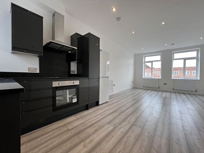Flat To Rent In Wellington Parade, Blackfen Road, DA15