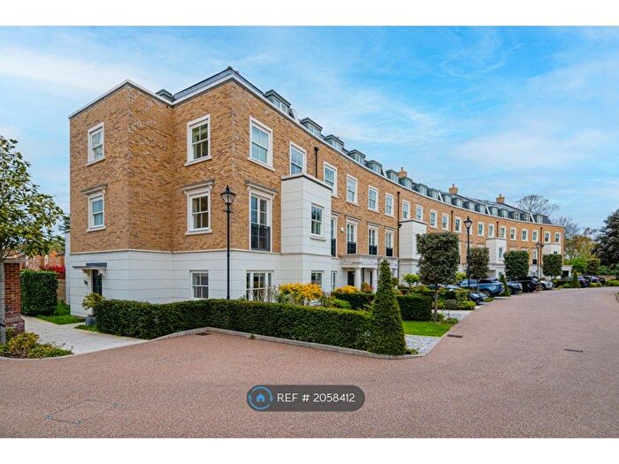 6 Bedroom Semi-Detached House To Rent In Egerton Drive, Isleworth, TW7