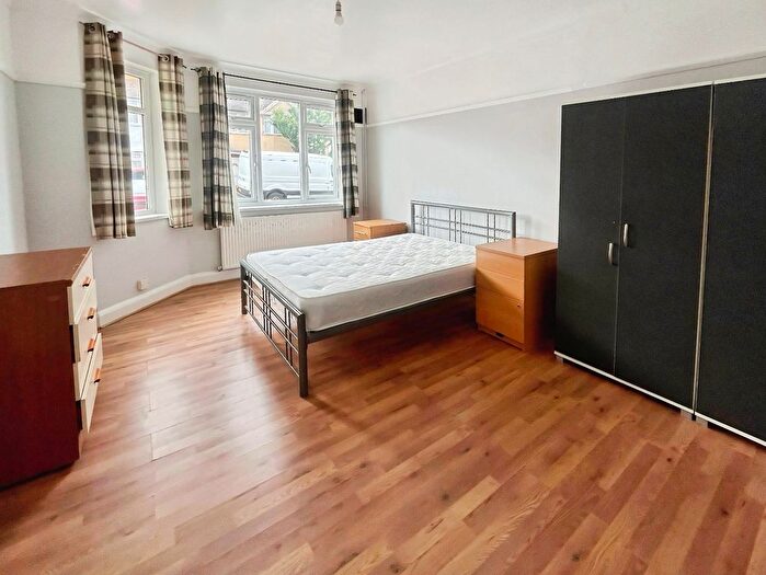 4 Bedroom Terraced House To Rent In Wilton Road, Hounslow, TW4