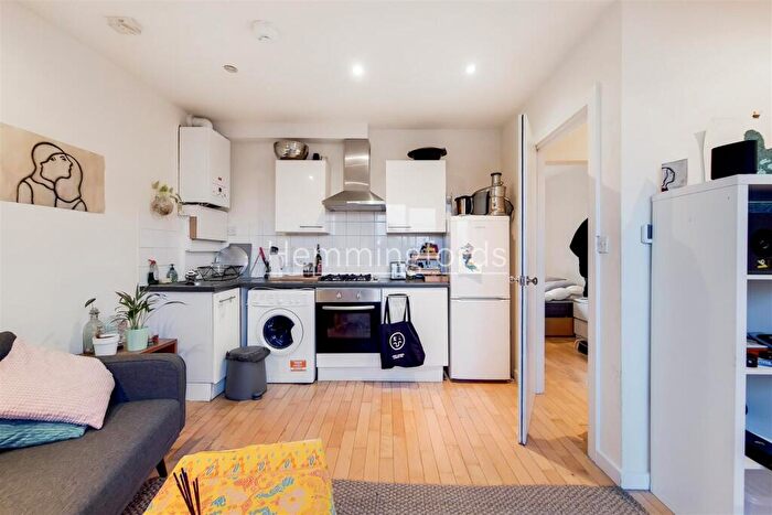1 Bedroom Apartment To Rent In Platinum Court, Cephas Avenue, Stepney Green, London, E1