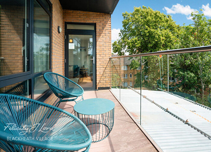 2 Bedroom Apartment For Sale In Eltham Road, London, SE12