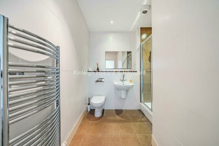 2 Bedroom Flat For Sale In Westerham Road, Keston, BR2
