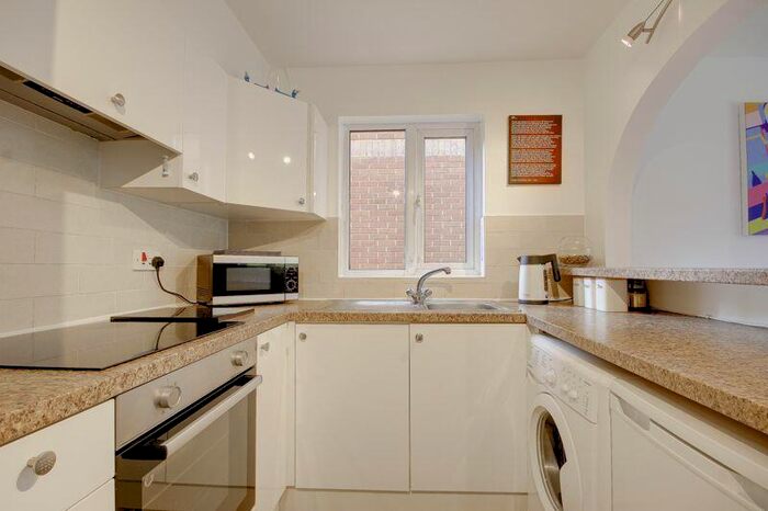 1 Bedroom Flat For Sale In Maltby Drive, Enfield, EN1