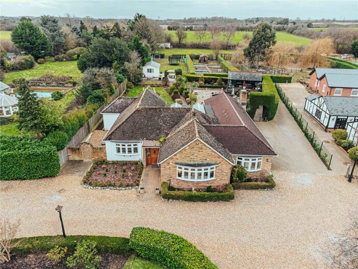 4 Bedroom Bungalow For Sale In Dunstable Road, Redbourn, St. Albans, Hertfordshire, AL3