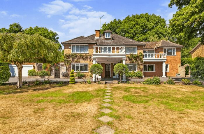 6 Bedroom Detached House To Rent In Lakeside Drive, Stoke Poges, Slough, SL2