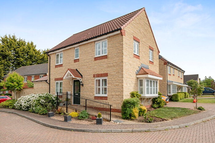 3 Bedroom Link Detached House For Sale In North Brook Close, Greetham, LE15
