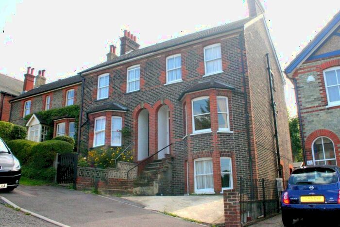 1 Bedroom Flat To Rent In Bedroom Flat In Caterham Valley, CR3